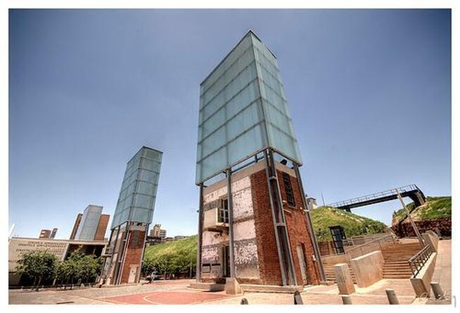 1 Day: Bus & Soweto Combo - Starting at Rosebank and getting your bearings