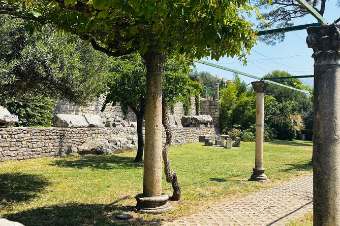 2 Day Pass with Sightseeing Bus - Walking through Diocletian’s Palace