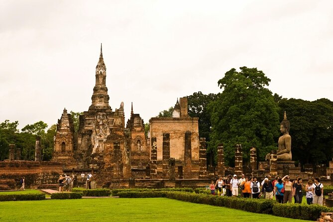 3 Hours Heritage Ayutthaya Bus Tour to Famous Temples - Wat Rachaburana and its central prang