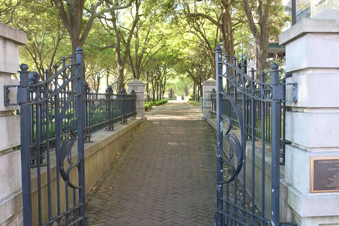 90-Minute Charleston City Sightseeing Bus Tour - Charleston’s difficult history and the guide’s role