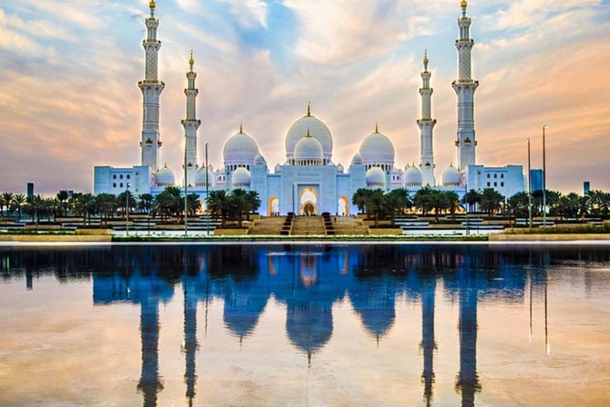 Abu Dhabi Half Day City Tour By Bus - Emirates Palace shows Abu Dhabi’s polished side