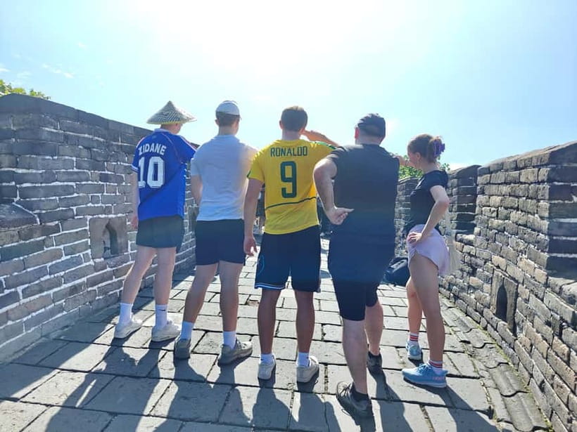 Afternoon Sightseeing Bus Guided Tour to Mutianyu Great Wall - Meeting the BusDa guide in Wangfujing