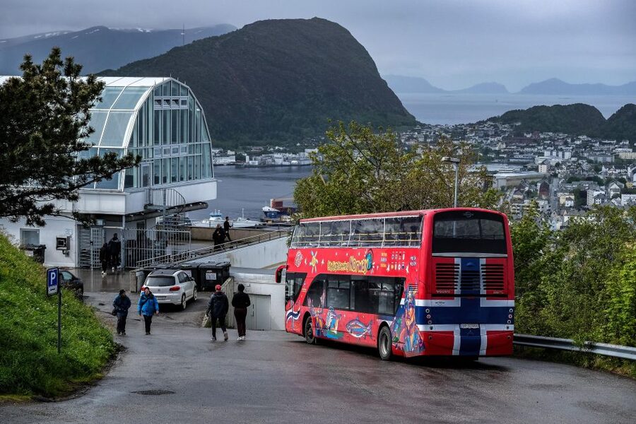 Alesund: City Sightseeing Hop-On Hop-Off Bus Tour - Why Alesund works well from an open-top bus