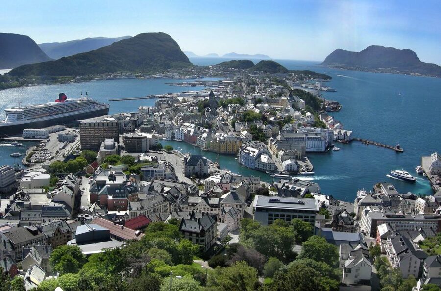 Alesund: City Sightseeing Hop-On Hop-Off Bus Tour - What the $51 ticket is really worth