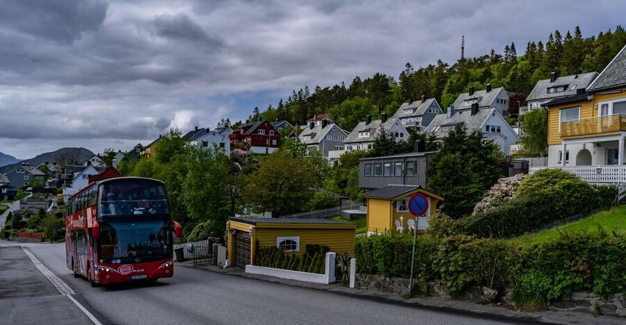 Alesund: City Sightseeing Hop-On Hop-Off Bus Tour - Stop 1: Cruise Terminal and Keiser Wilhelms gate