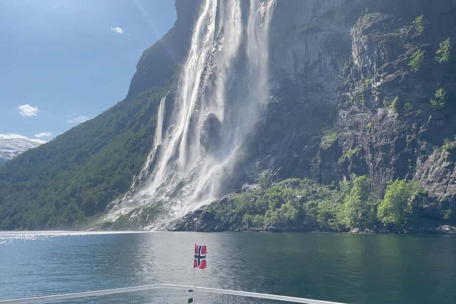 Ålesund to Geiranger Fjord Boat Tour with Return Bus Tour - Why this Ålesund to Geiranger route works