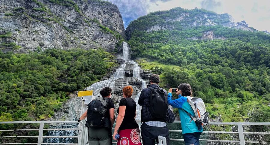 Ålesund to Geiranger Fjord Boat Tour with Return Bus Tour - Øye and Norang Valley by bus