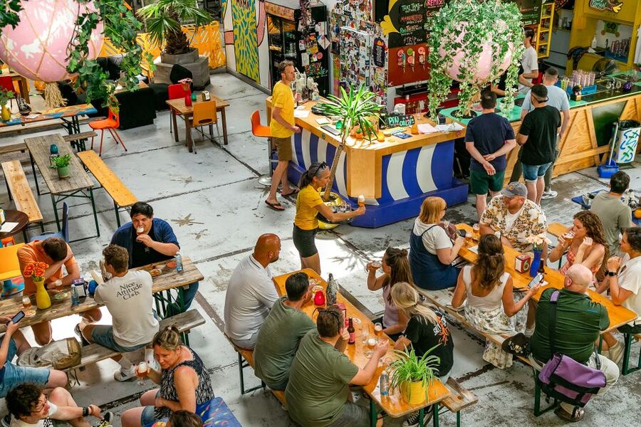 Amsterdam: Guided Craft Beer Brewery Bus Tour with Tastings - The first pour at Oedipus Brewing