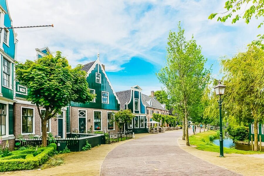Amsterdam: Zaanse Schans, Edam, Volendam & Marken Bus Tour - Edam: a quiet town with a famous name