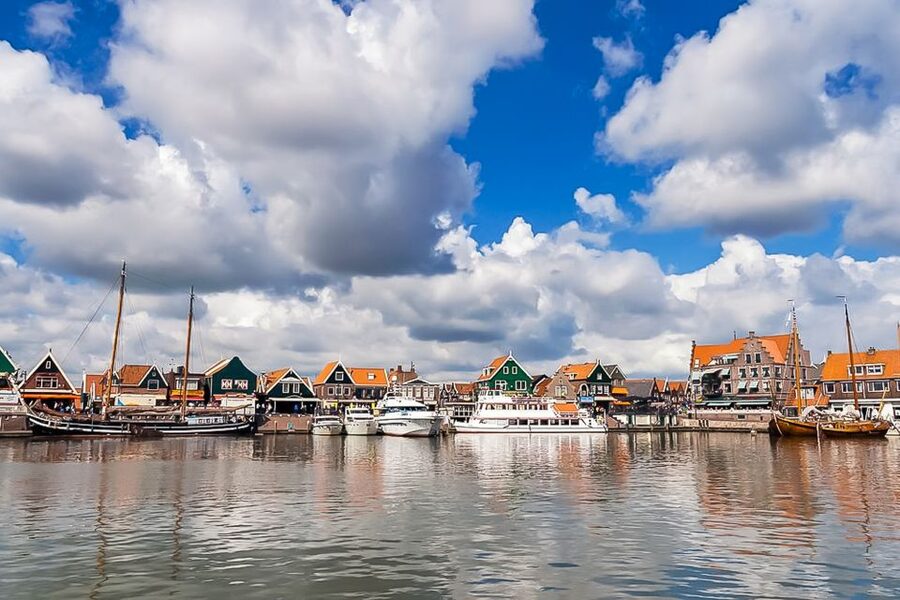 Amsterdam: Zaanse Schans, Edam, Volendam & Marken Bus Tour - Marken: polders, water, and a separate island character