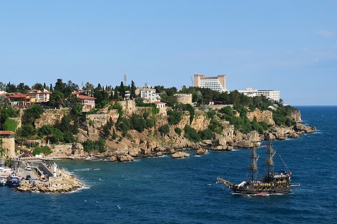 Antalya: Panoramic Bus with 1-Hour Boat trip incl. Lunch - Lunch keeps the day moving