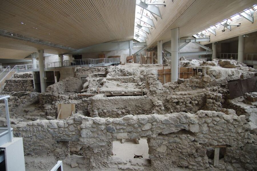 Archaeological Bus Tour To Akrotiri Excavations & Red Beach - Who should book this excursion?