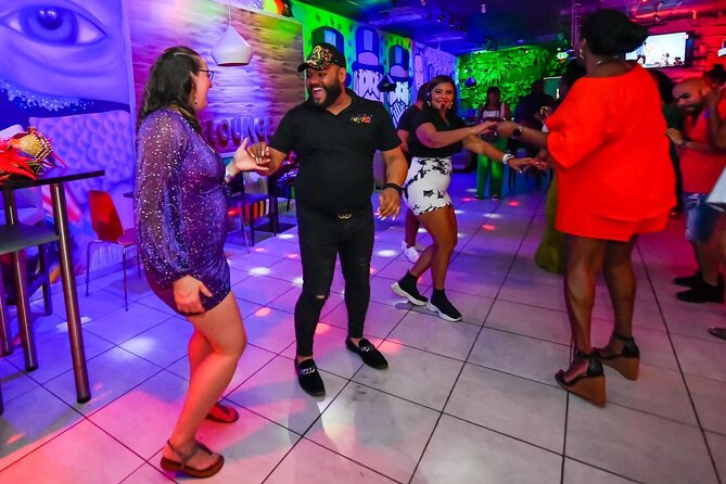 Aruba Nightlife and Barhopping on Chogogo Party Bus - Starting with Aruba Ariba cocktails and music
