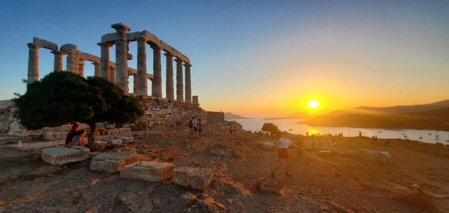 Athens: Hop-on-Hop-off Bus and Cape Sounion Sunset Tour - Meeting the bus in central Athens