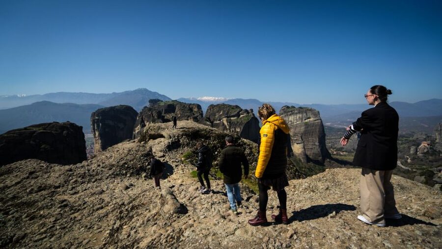 Athens to Meteora, Day Trip with Local Guide,up to 9 people - Meeting your guide in Kalabaka