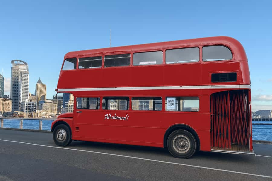 Auckland: Vintage Double-Decker Bus Sightseeing Tour - Why this old bus is the main attraction