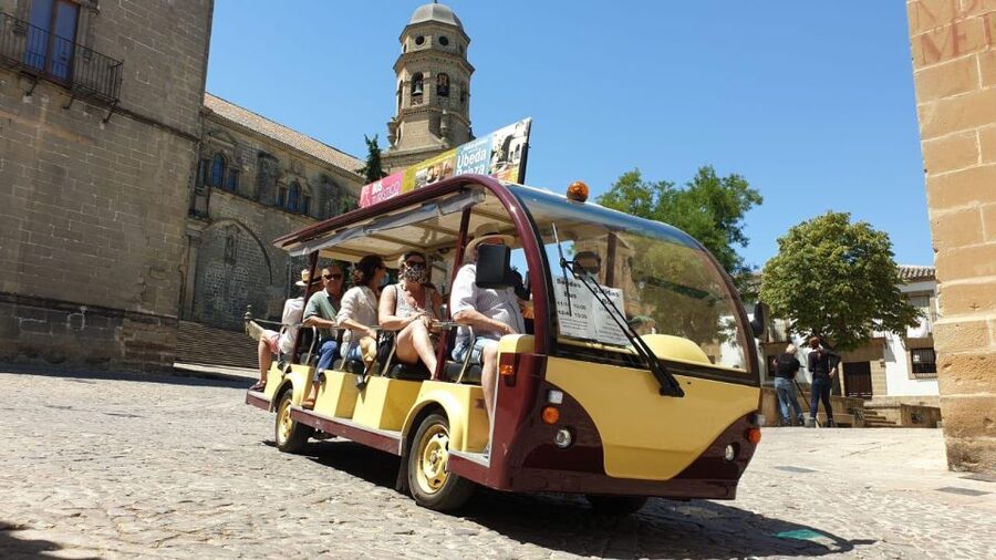 Baeza: Electric Bus Sightseeing Tour with Guide - Why an electric bus makes sense in Baeza
