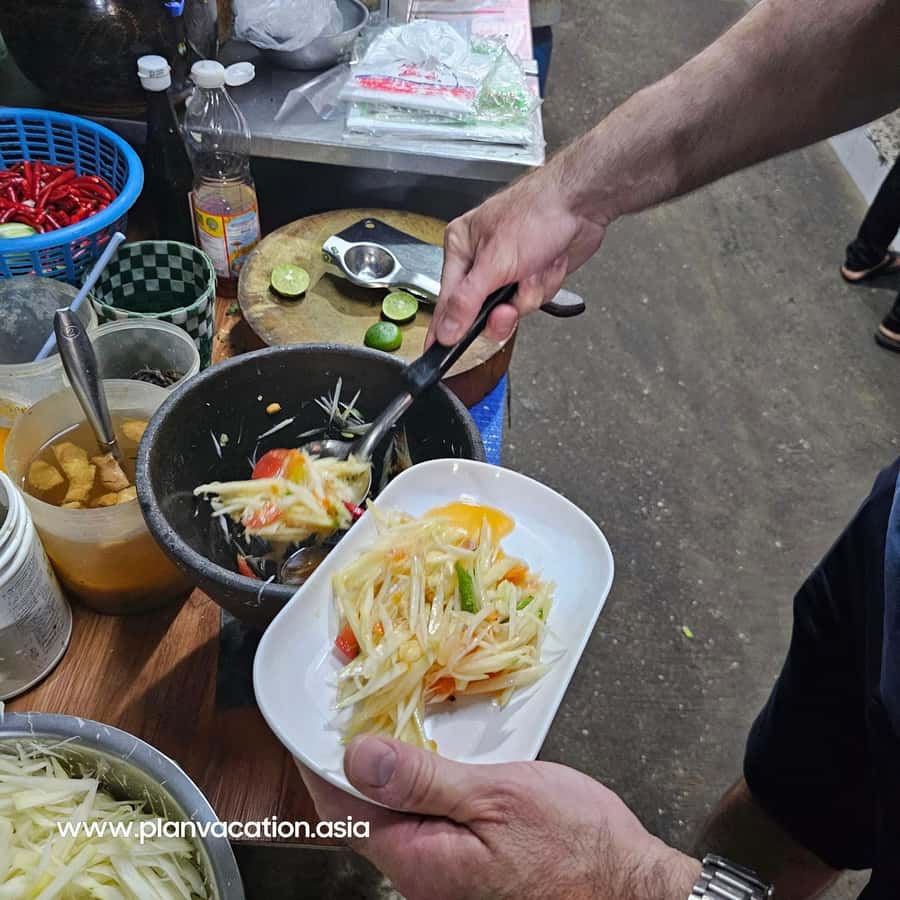 Bangkok: Full-Day Hop-On Hop-Off Walking Tour Mini Group - Little India and the Sikh temple