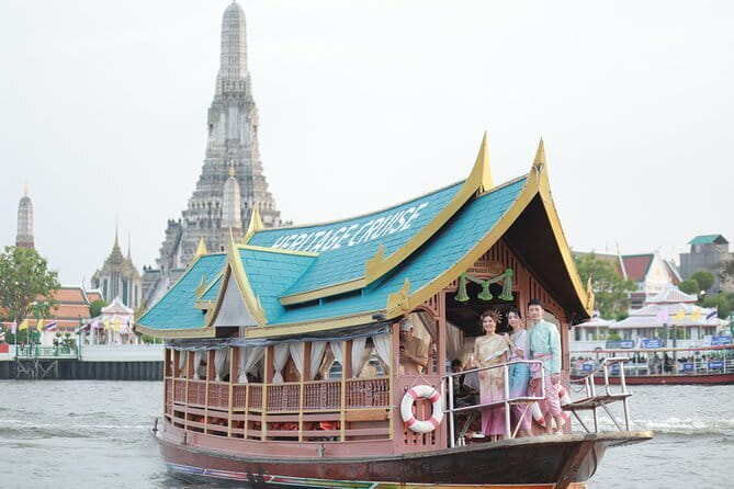 Bangkok Thai Bus Food Tour - Democracy Monument on Ratchadamnoen Avenue