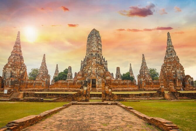 Bangkok Thai Bus Food Tour - Wat Arun Across the Chao Phraya