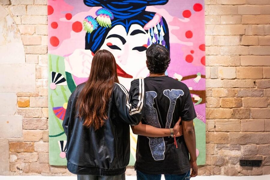 Barcelona: Hop-On Hop-Off Bus and Moco Museum Ticket - La Pedrera, Casa Batlló, and central Barcelona