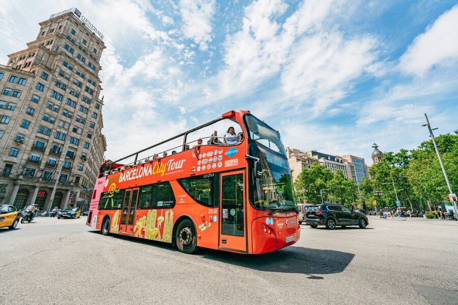 Barcelona: Hop-On Hop-Off Bus & Aquarium Tour - Why this Barcelona combo works