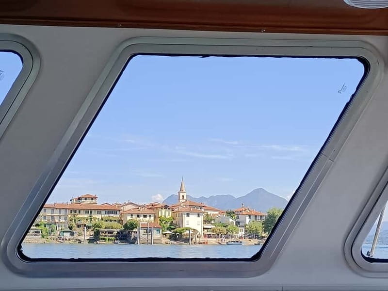 Baveno: Hop-On Hop-Off Boat Tour to 3 Borromean Islands - Dogs, mobility, and practical limits