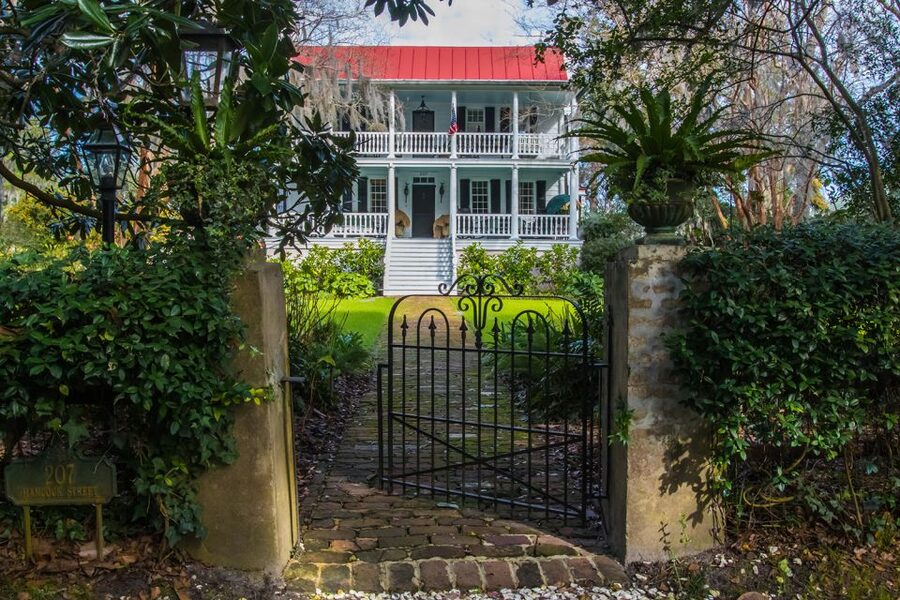 Beaufort: Historic City Tour by Bus - What the Guide Adds to the Ride