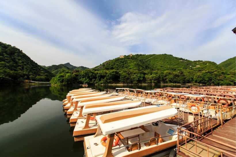 Beijing: Huanghuacheng Lakeside Great Wall Bus/Private Tour - Guides, drivers, and the human side of the day