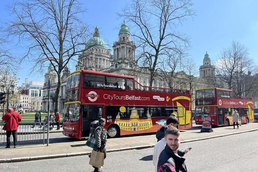 Belfast: Hop-on Hop-off Bus Tour With Live Guides - Starting at City Hall and learning the city’s shape