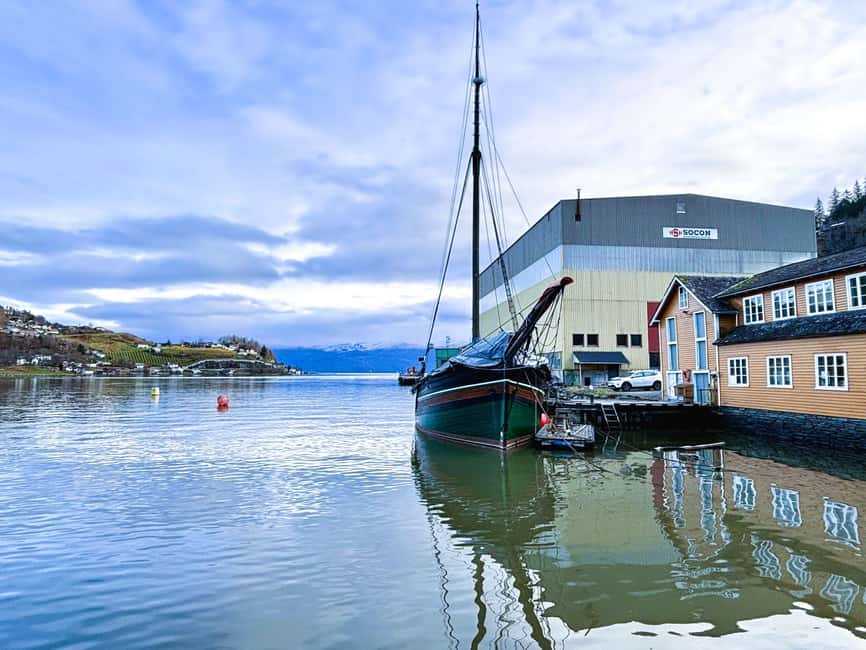 Bergen: Hardangerfjord & Waterfalls Bus Tour with Apple Pie - The Maritime Centre and the apple-pie pause