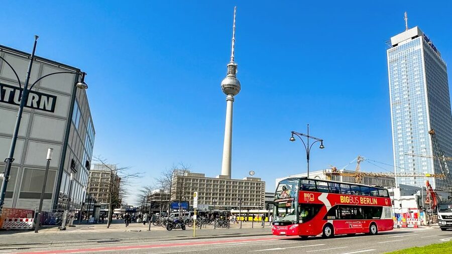 Berlin: Big Bus Hop-On Hop-Off Sightseeing Tour & Currywurst - Why this bus tour works in a city as spread out as Berlin