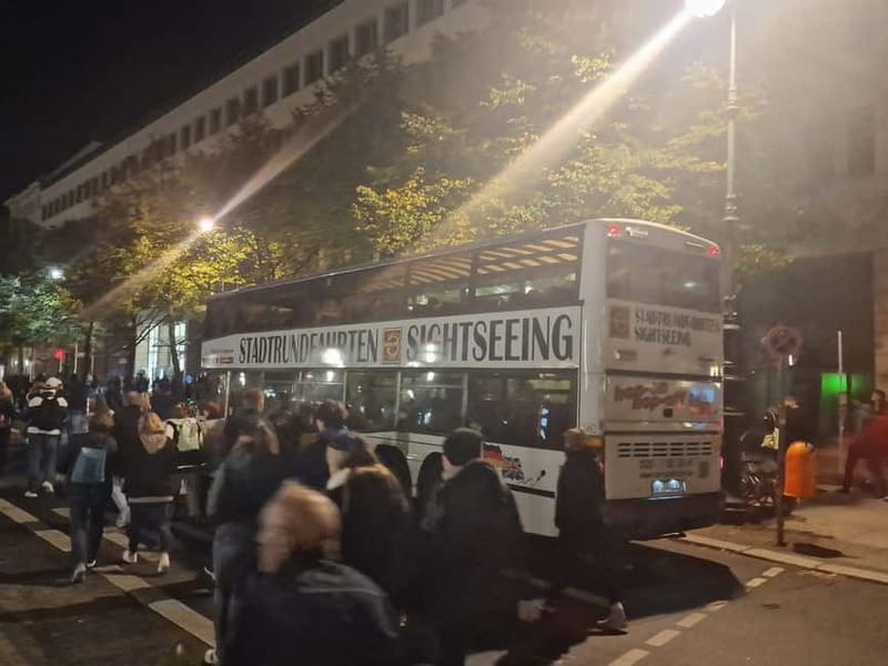Berlin: Bus Tour by Night with Live Commentary - Kurfürstendamm and Tiergarten after dark
