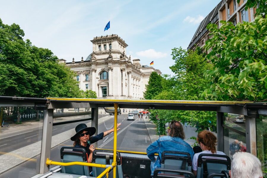 Berlin: Hop-on Hop-off Bus Tour with Live Commentary - Bellevue Palace, the Victory Column, and the final western loop