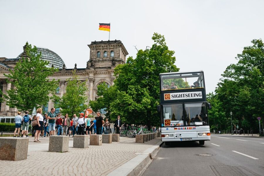 Berlin: Hop-on Hop-off Bus Tour with Live Commentary - Hauptbahnhof, the Chancellery, and Berlin’s green center