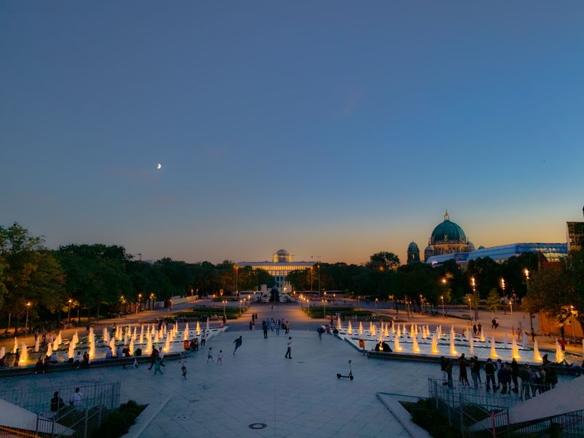 Berlin: Live-Guided Evening Sightseeing Tour by Open-top Bus - East Side Gallery and the Oberbaum Bridge