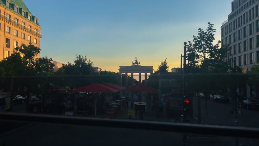 Berlin: Live-Guided Evening Sightseeing Tour by Open-top Bus - Nikolaiviertel and Berlin’s royal center