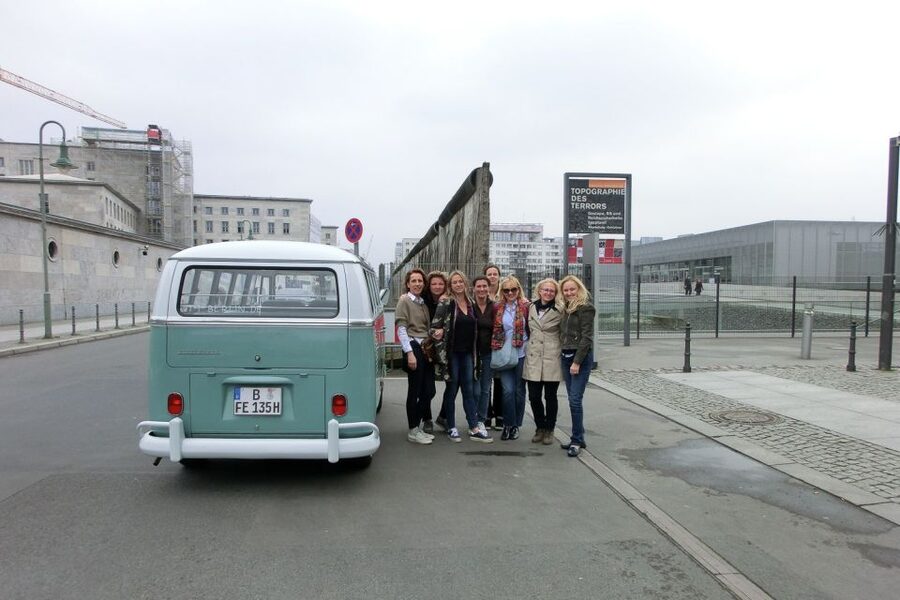 Berlin: Sightseeing Tour in Classic Volkswagen T1 Samba Bus - West Berlin through Kurfürstendamm and KaDeWe