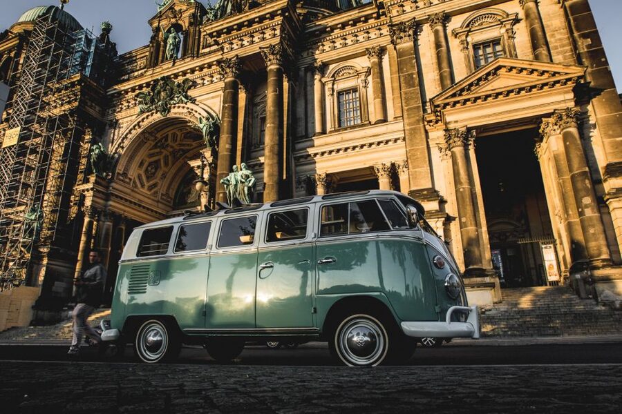 Berlin: Sightseeing Tour in Classic Volkswagen T1 Samba Bus - Gendarmenmarkt, the Palace district, and old Berlin