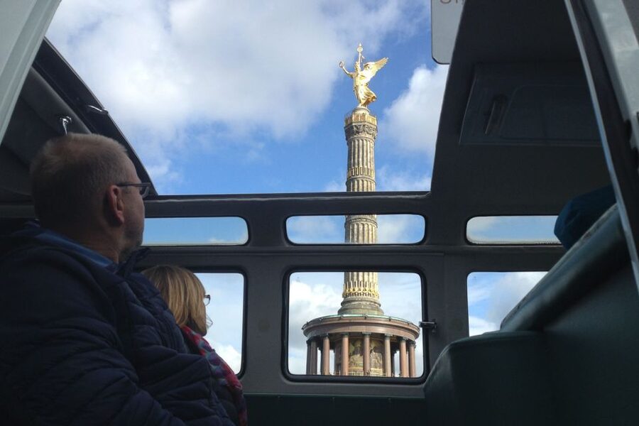 Berlin: Sightseeing Tour in Classic Volkswagen T1 Samba Bus - Starting at Berlin Cathedral and Museum Island