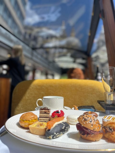 Best of London by LE GRAND - London's Luxury Bus Tour - The Natural History Museum and Victoria and Albert Museum