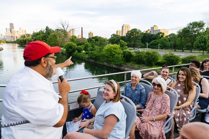 Big Bus Chicago: Sunset Tour by Open-Top Bus with Live Guide - The Museum Campus and the night photo moment
