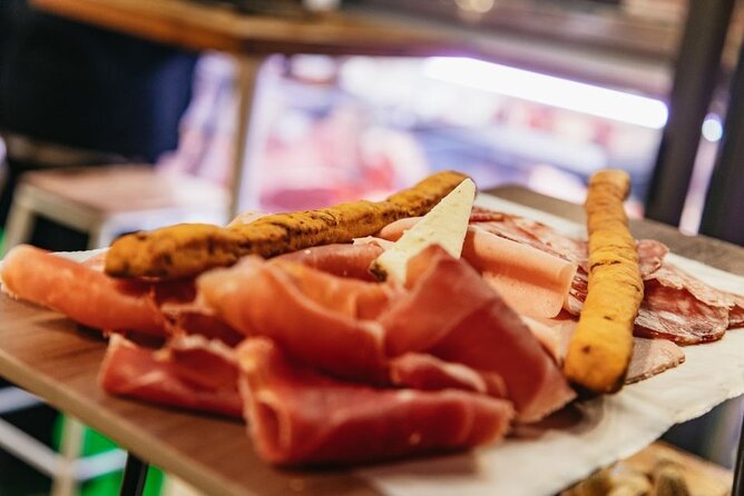 Bologna City Red Bus and Food tasting - Hop On, Hop Off: Useful or Overstated?