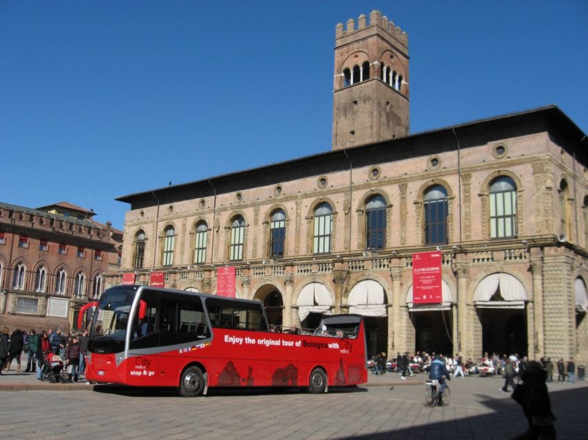 Bologna: Open Bus City Tour and Local Food Tasting - Piazza Maggiore and Bologna’s grand center