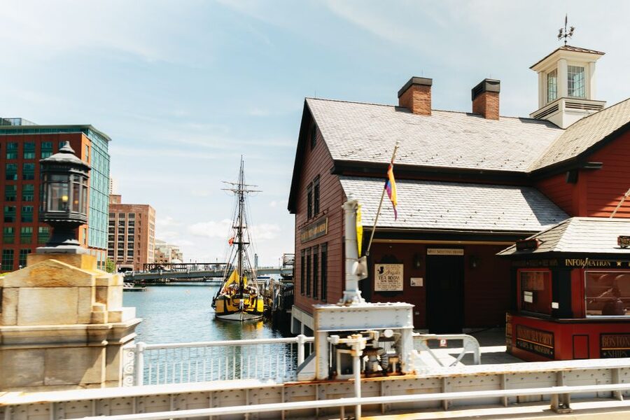 Boston: Hop-on Hop-off Old Town Trolley Tour - Stops 7 and 8: Boston Public Garden, Beacon Hill, and Boston Common