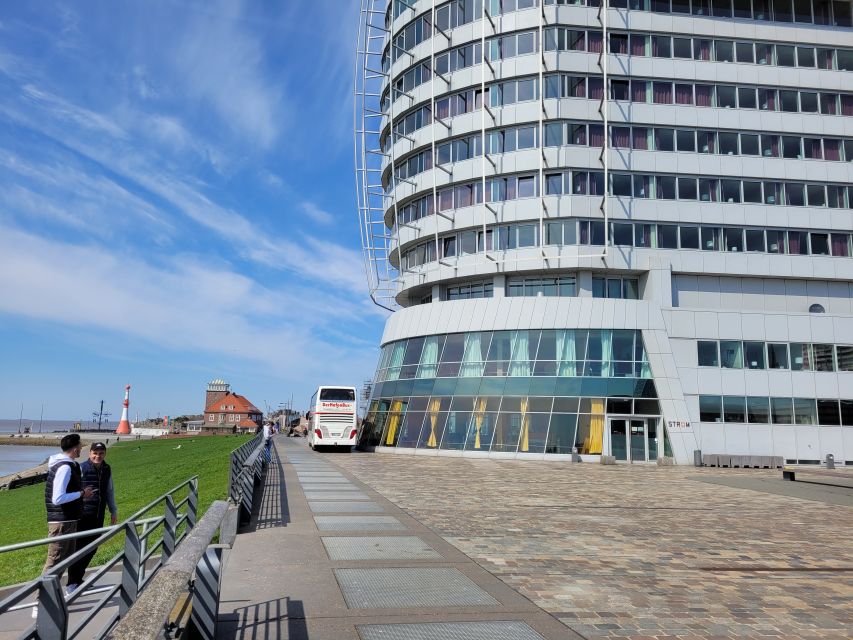 Bremerhaven: Harbor Bus Tour - Seeing the international port from the bus