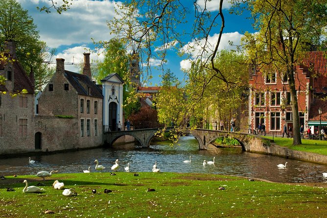Bruges bus tour from Amsterdam - Chocolate at Chocolalino