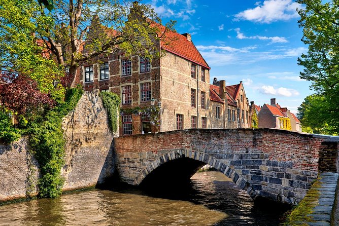 Bruges bus tour from Amsterdam - Beer stories at Walplein and medieval homes on Stoofstraat