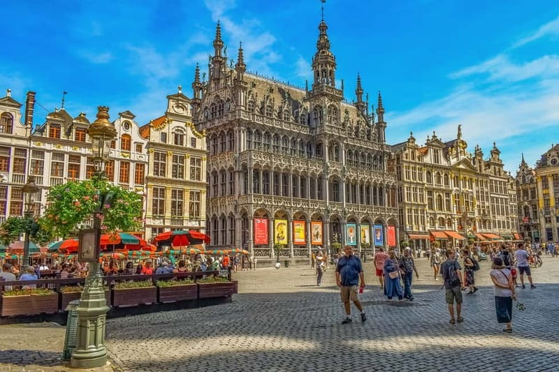Brussels Highlights: Walking & Bus Tour with Waffle Tasting - Key points at a glance