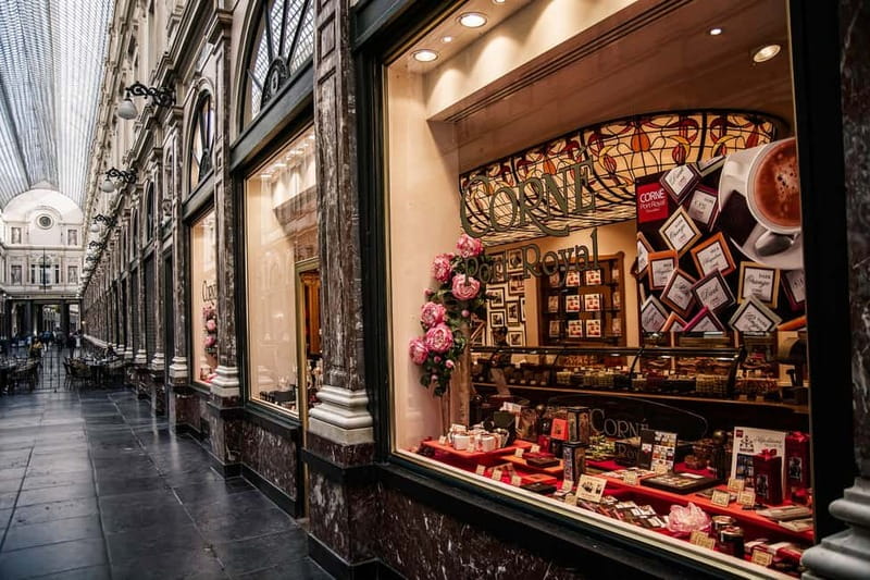 Brussels Highlights: Walking & Bus Tour with Waffle Tasting - Saint-Hubert Royal Galleries and the waffle break